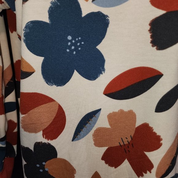 Lularoe Hannah Floral Top Sz S NWT - Picture 2 of 3